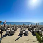 Sa Apartments! 150M To The Beach