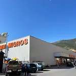 Sa Apartments! 150M To The Beach