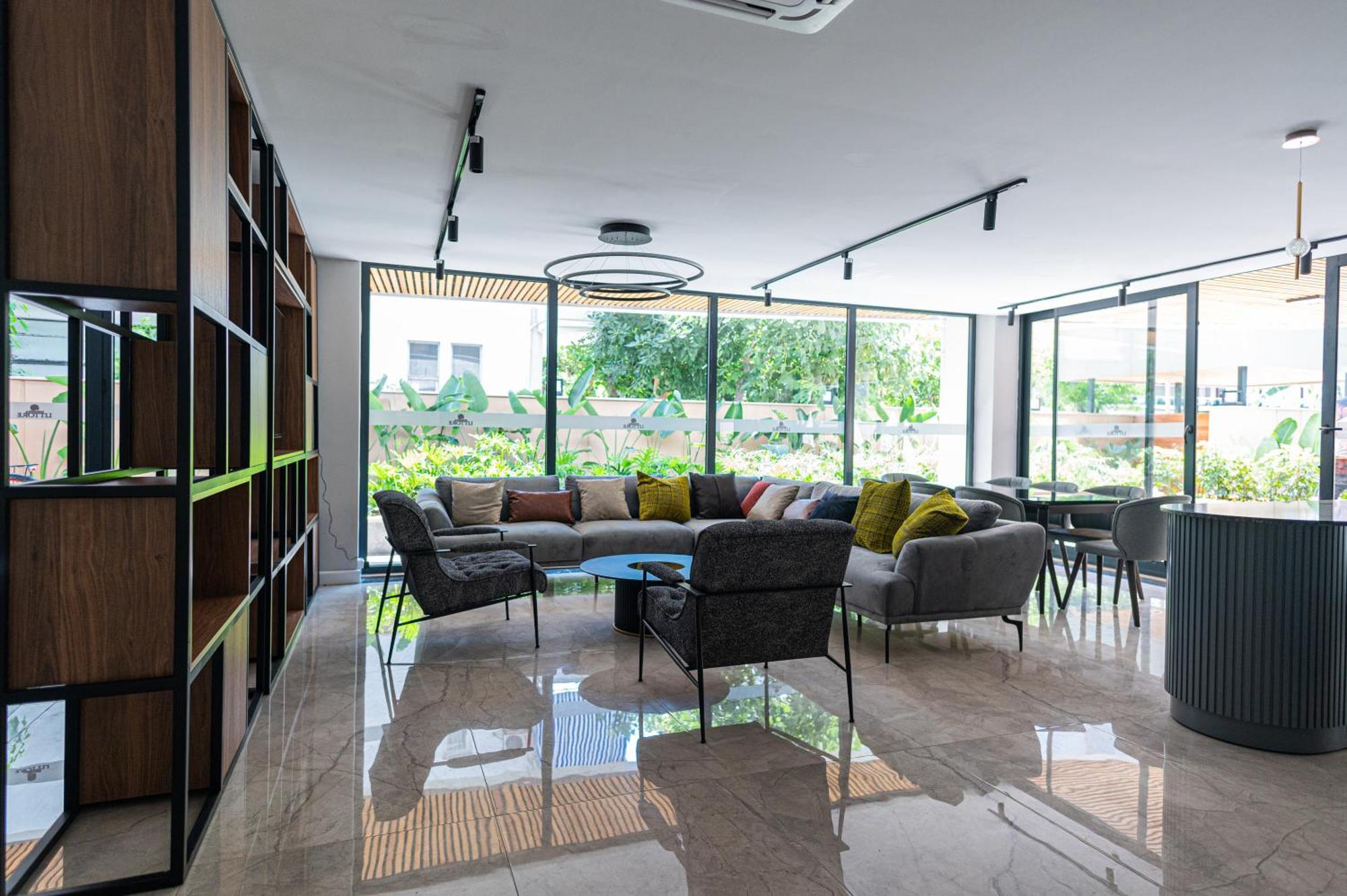 Sa Apartments! 150m To The Daire *