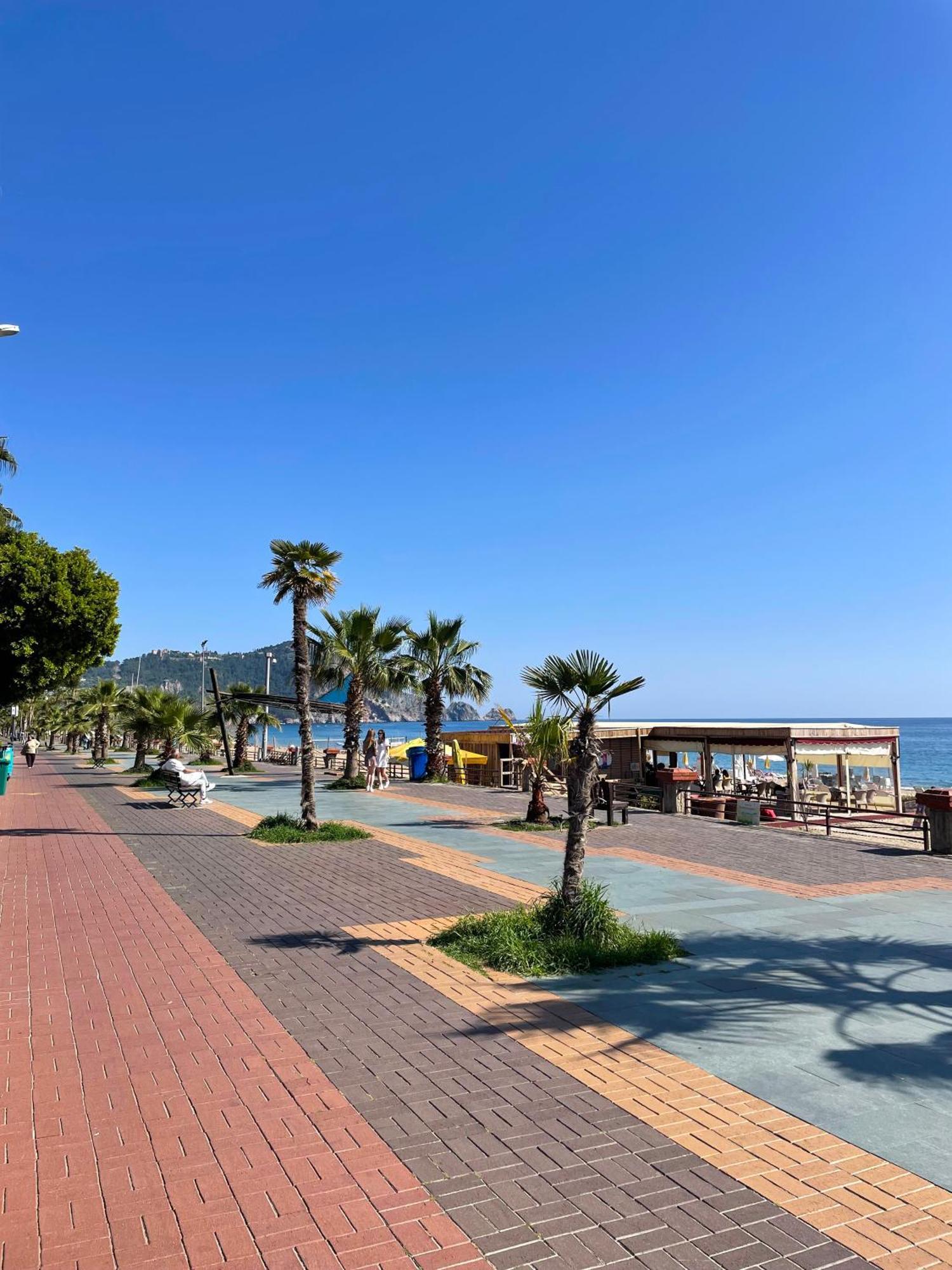 Sa Apartments! 150m To The Daire